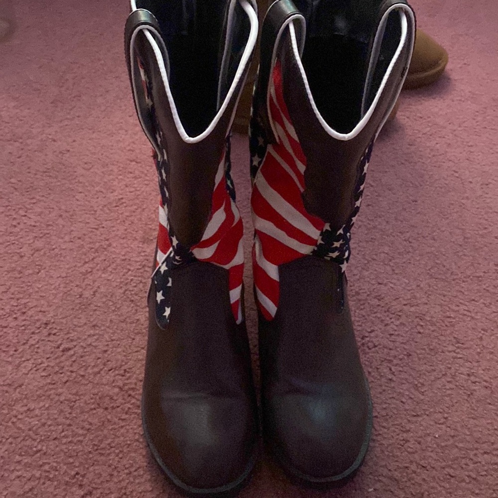 New USA Boots!!! Never worn before.